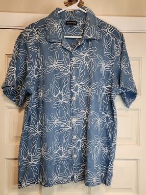 Windward Denim Blue Short-Sleeve Button-Down w/ White Floral Embroidered Outline